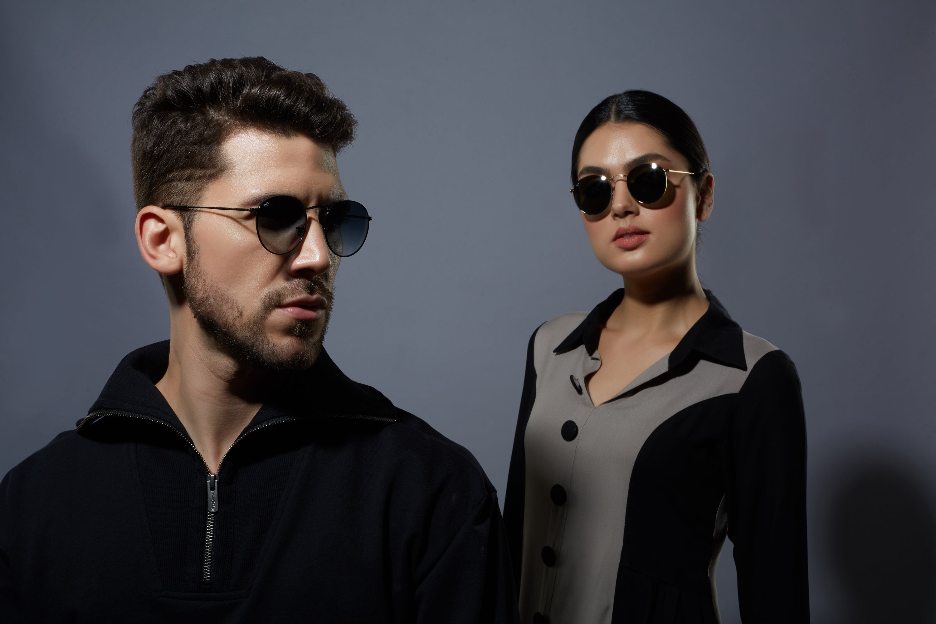 Ovaline - Deep Green Metal Unisex Oval Sunglasses